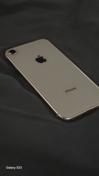 Продаю iPhone 8.