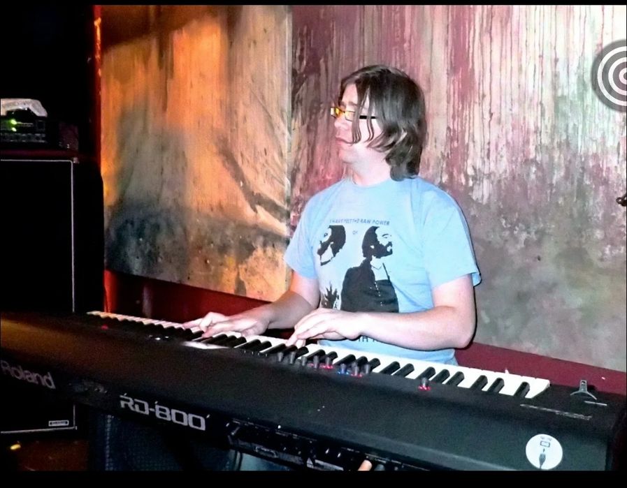 Ищем клавишника. В группу