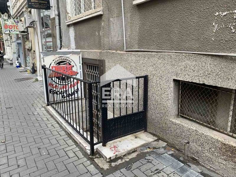 Изключителна ВЪЗМОЖНОСТ! ПОД НАЕМ! Търговско ПОМЕЩЕНИЕ в Идеален ЦЕНТЪ