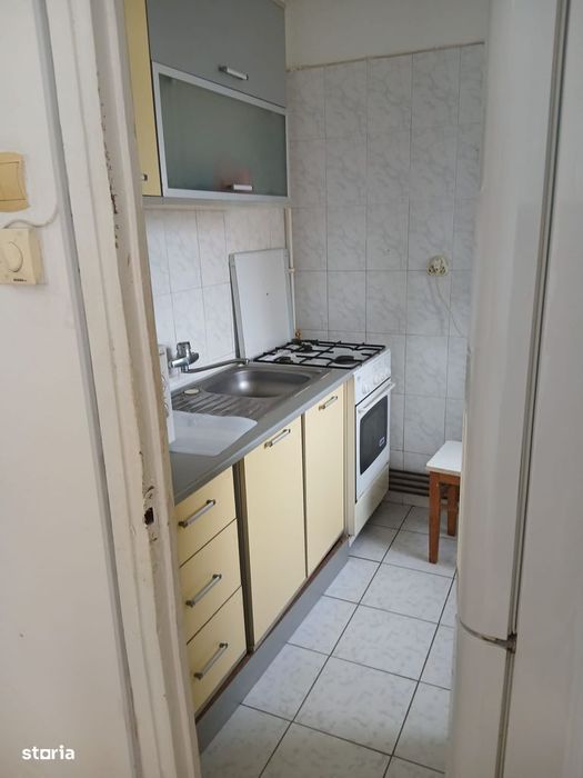 Republicii - langa Catedrala, garsoniera in bloc de apartamente ! — fotografia 1