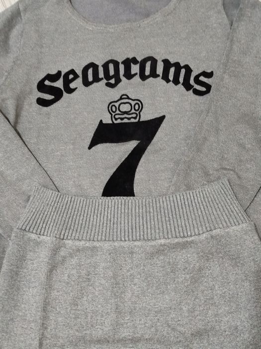 Костюм серого цвета. Машинная вязка