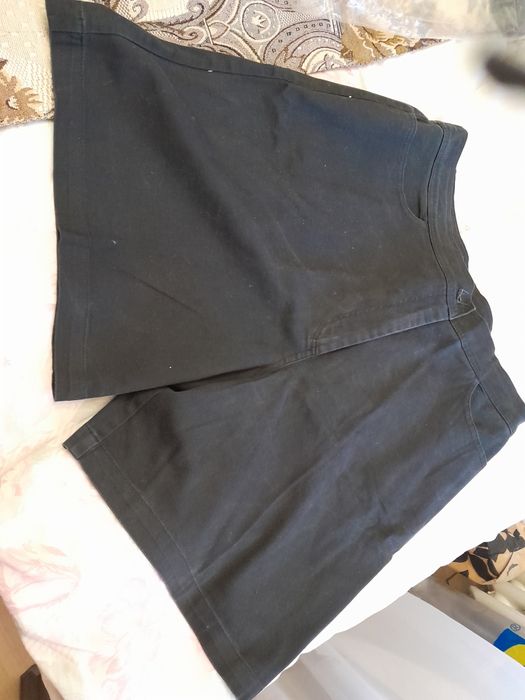 Pantaloni scurti-bermude masura 16( cam 44).