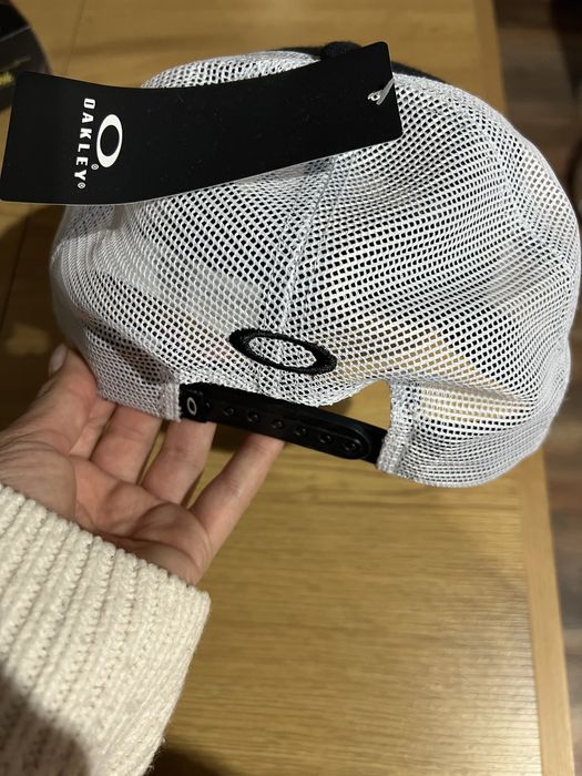 Мъжка шапка с козирка