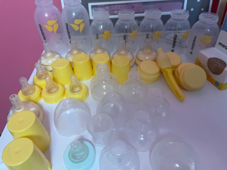 Голям комплект от шишета Medela