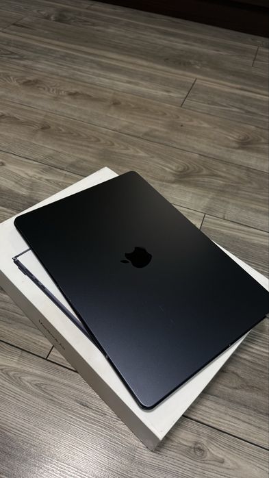 Продам MacBook Air 15" M2