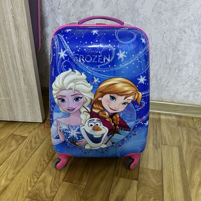 Продам чемодан детский