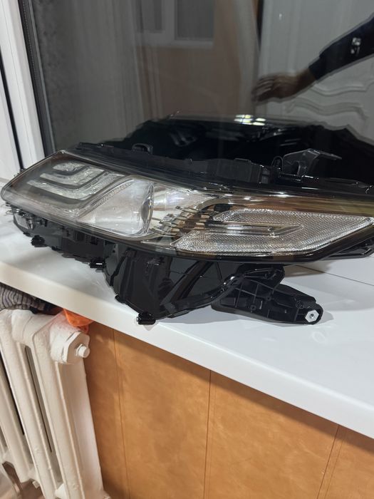 Продам фару от Камри