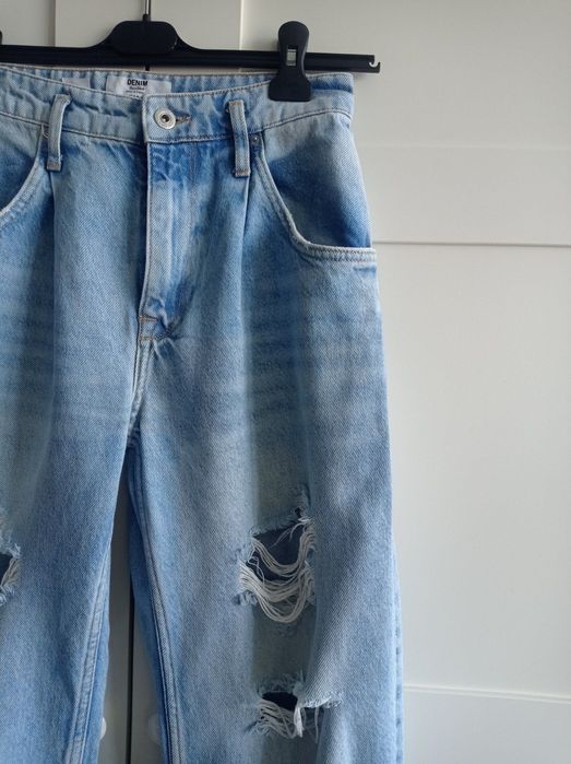 скъсани дънки Bershka