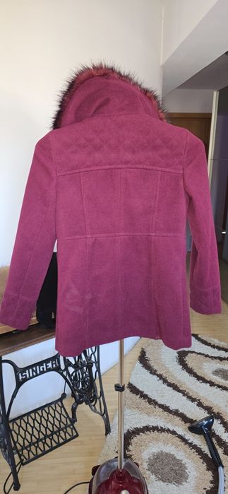 Palton dama cu guler de blanita mărimea 366 .Produsul este nou .