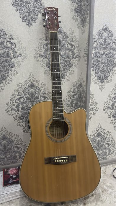 Gitara sotiladi Adasio