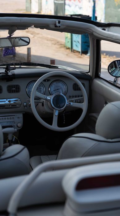 Nissan Figaro pentru evenimente - masina retro