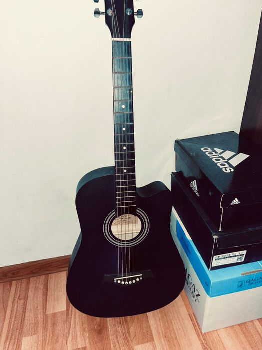 Гитара продаеться