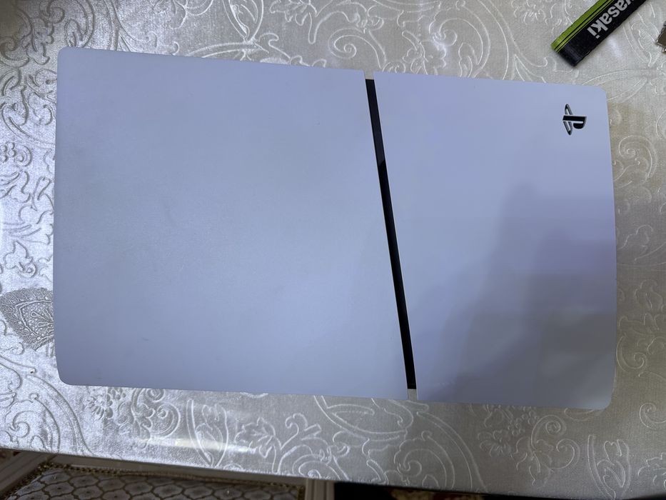 Плейстейшн 5 с 2 джостикам