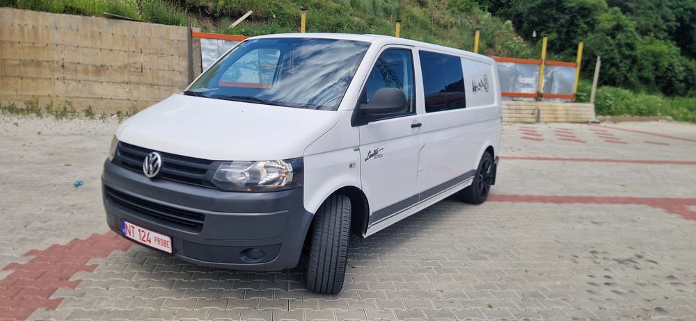 Volkswagen VW T5 2.0tdi 6 locuri și marfă varianta lungă 2013 AC Finanțare prin TBI Bank