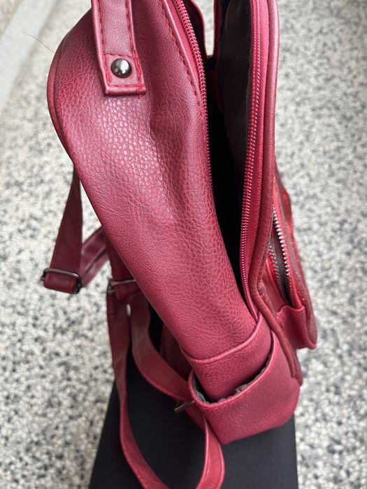 Червена дамска раница