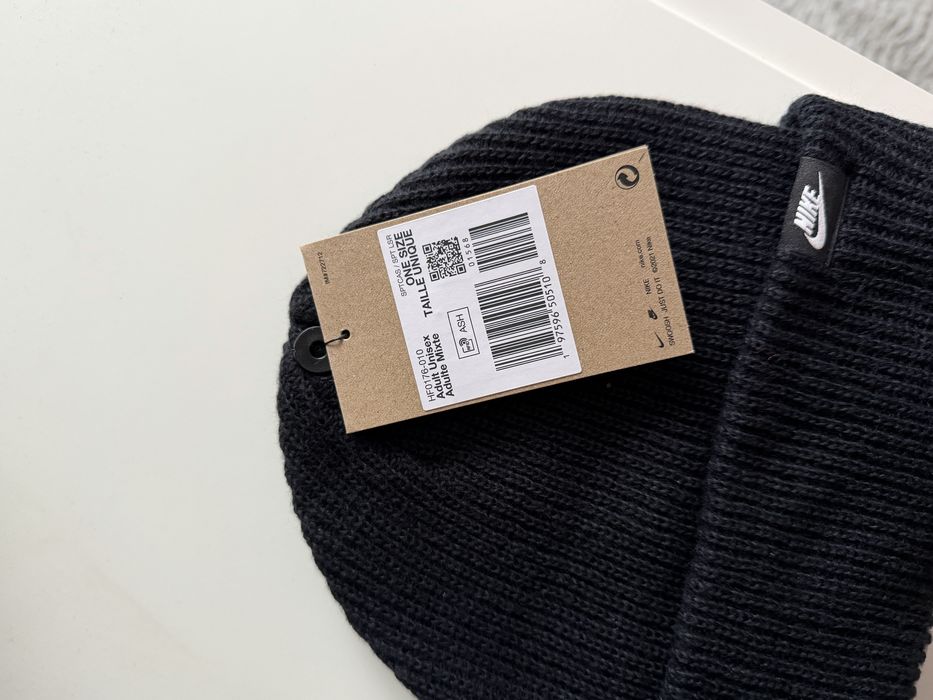 Nike Terra caciula unisex neagra marime universala noua originala