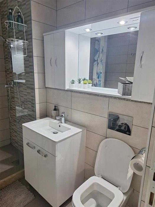 Дава се под наем Двустаен апартамент в Бургас, Център - 68 кв.м за 229.5 € - Снимка #3