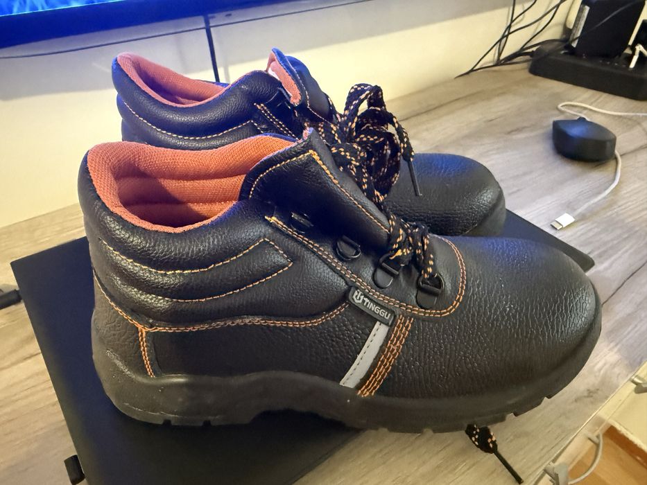 Продам спец обувь