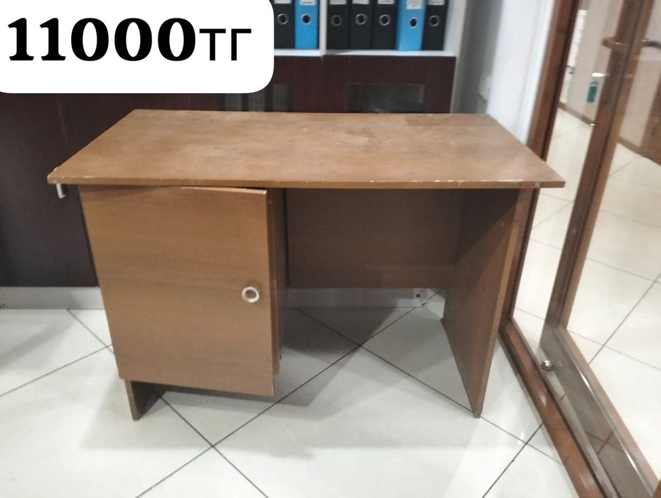 Продам письменный стол, универсальный.