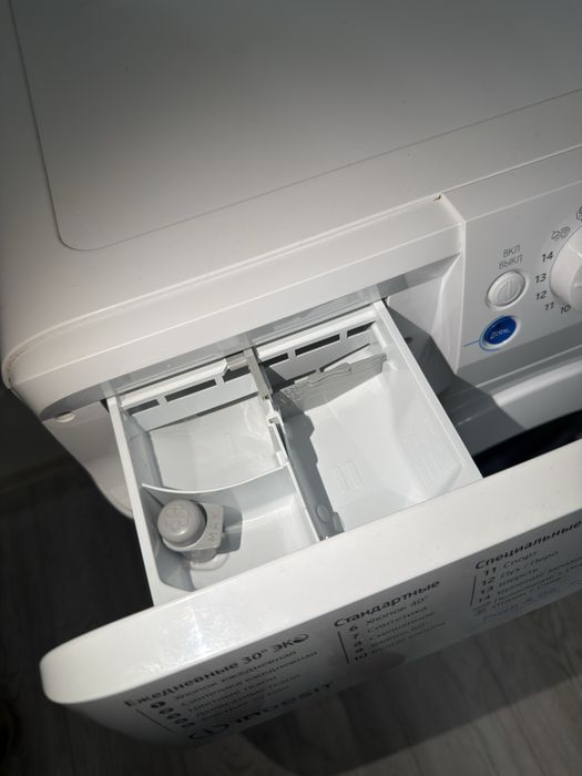 Стиральная машинка “INDESIT”