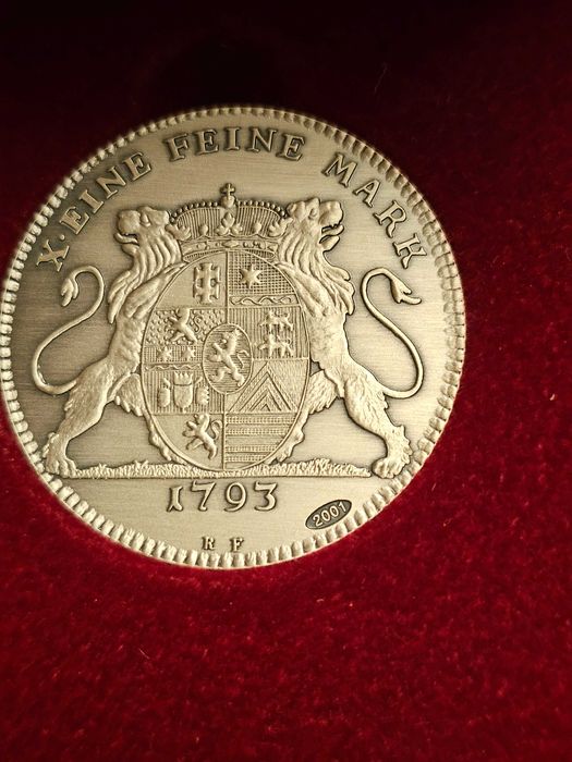 Vând moneda de argint