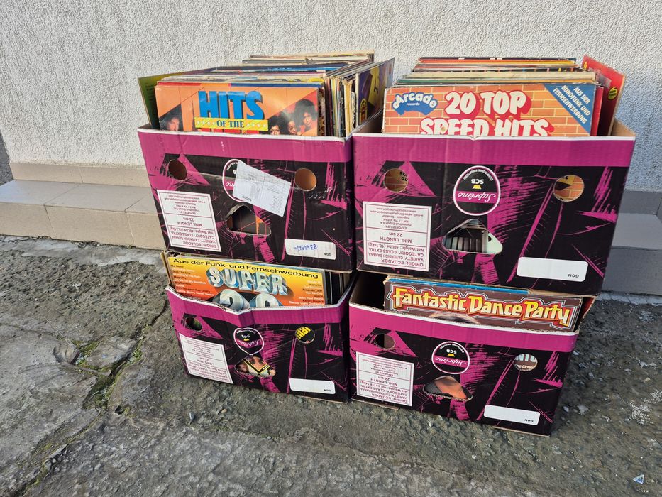 Vând Lot 100 Discuri Vinil colectie muzica usoara mixta straina artisti internationali