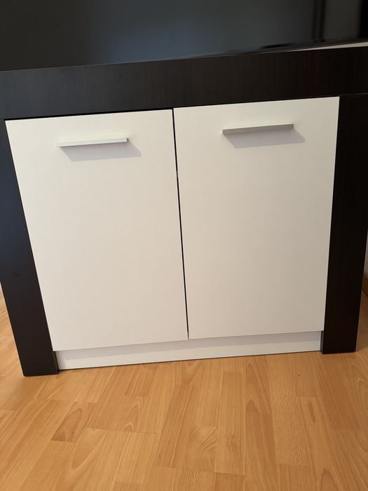 Comoda cu raft, incapatoare