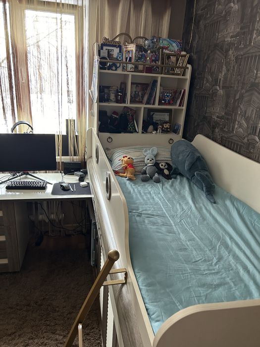 Продам кровать со столом