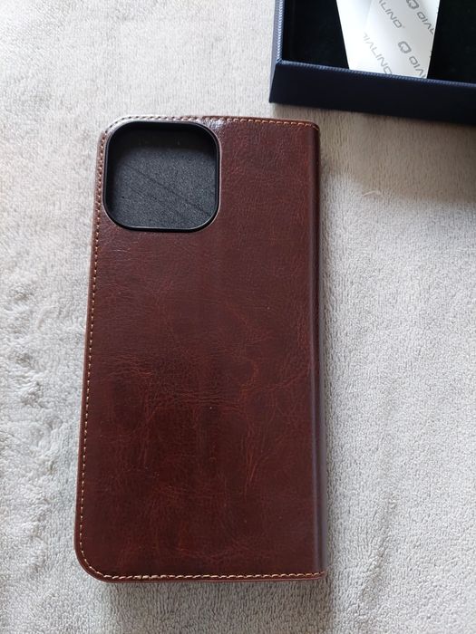 Husa iPhone 16 Pro Max, Qialino Classic din piele tip carte  Maro