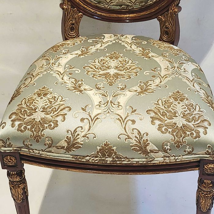 Класически стол в стил Луи XVI с дамаска в златисто и светлосиньо