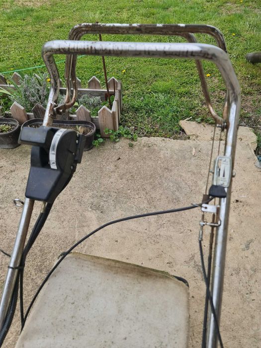 Самоходна косачка със стартер и мотор Брикс и Стратан