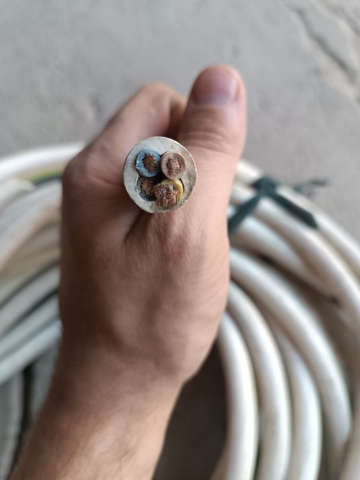 Kabel sotiladi  4x6 20 metr