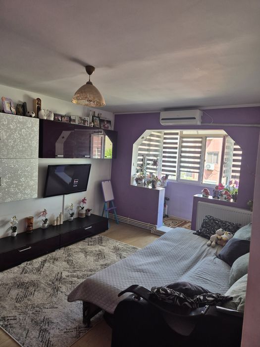 Vând apartament 3 camere Craiovita Nouă