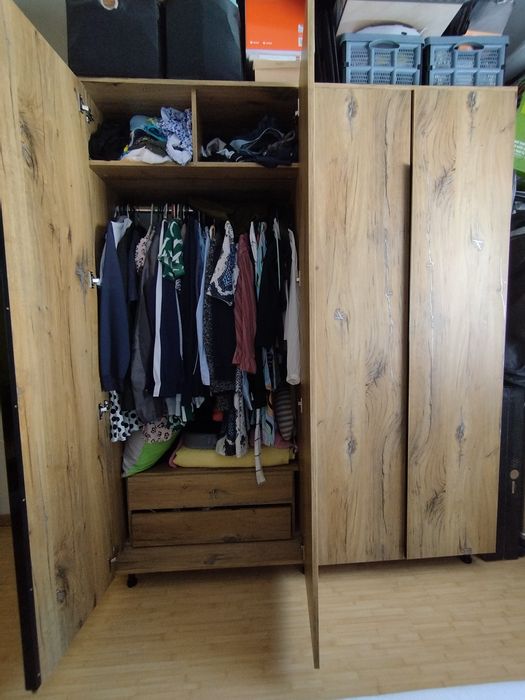 Dulap dormitor 165 x 52 x 204 cm, ca nou!