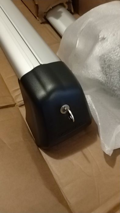 Ягуар оригинални нови греди багажник Jaguar E-pace thule