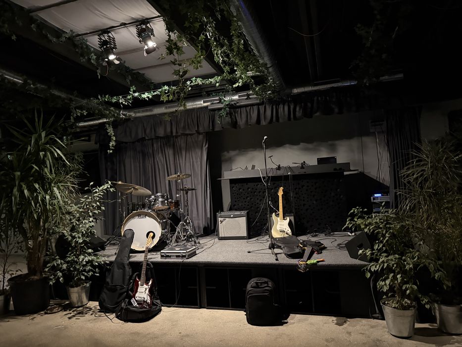 Închiriere sunet , ecrane, lumini, efecte  premium pentru evenimente 100–150 persoane