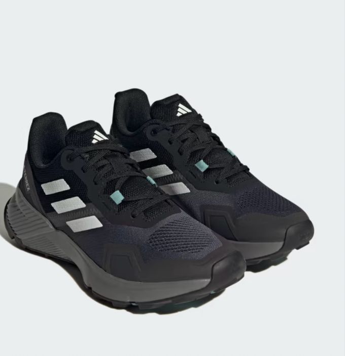 Продаю кроссовки Adidas оригинал