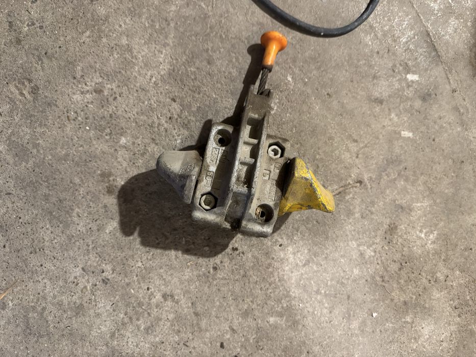 Blocator container tir semiautomat