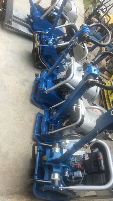 Inchiriez cilindru compactor