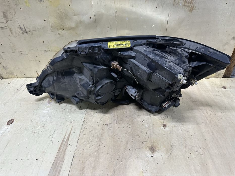 Фары передние Toyota Alphard Xenon