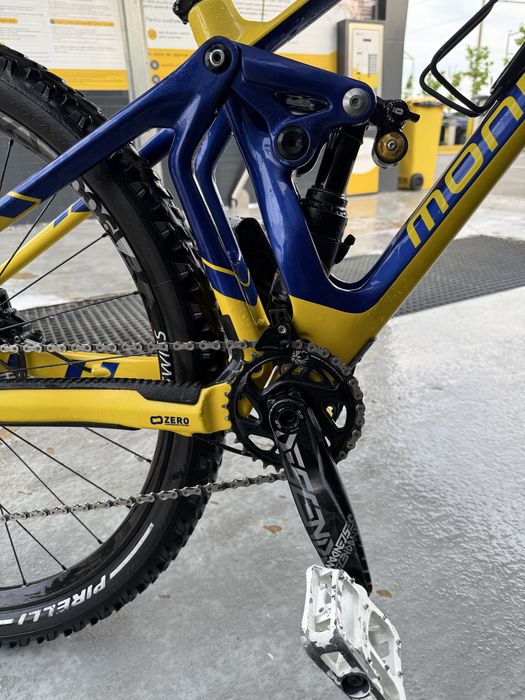 Bucicleta Mondraker Superfoxy Carbon R