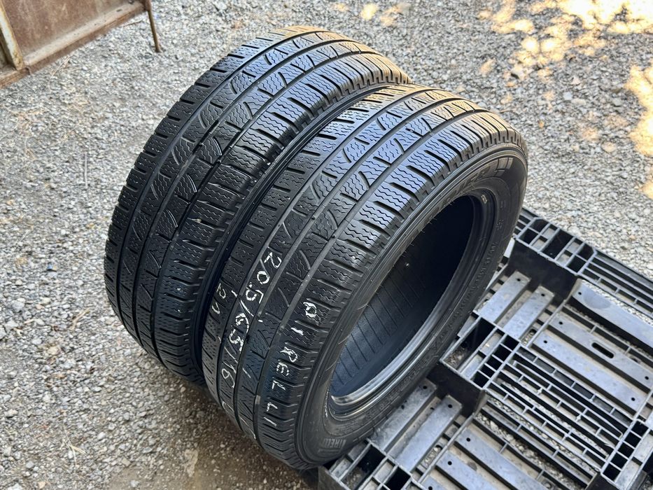2бр.ЗИМНИ ГУМИ Pirelli 205/65/16C 7.5мм. грайфер за бус