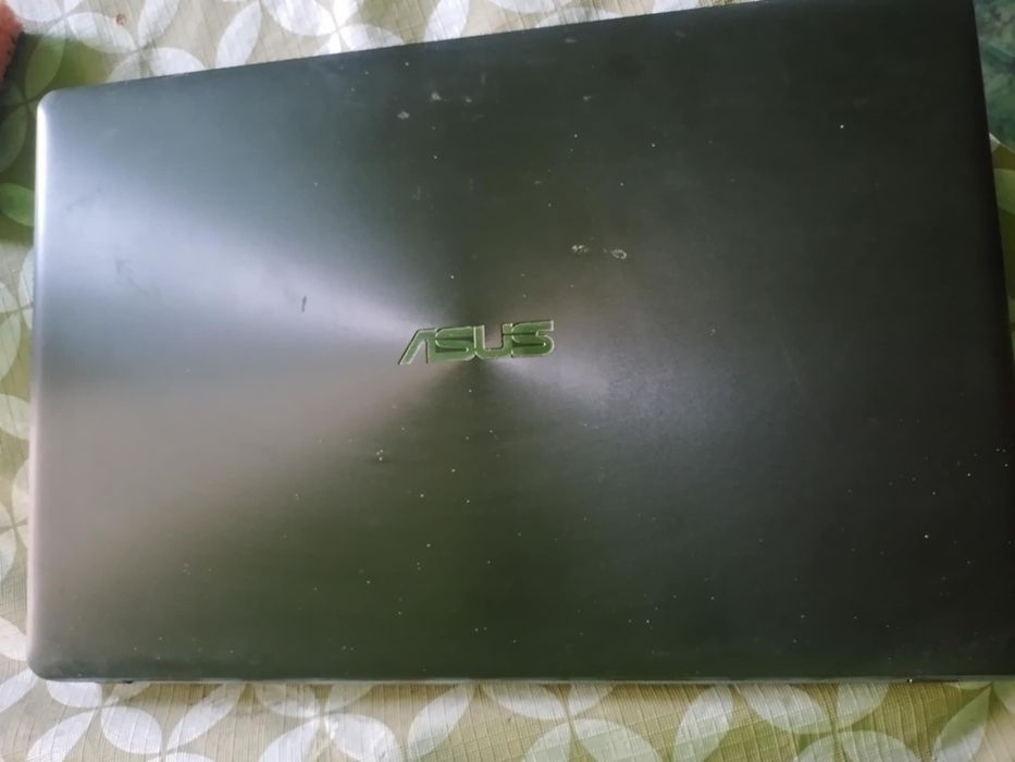 Лаптоп asus.в отлично състояние.