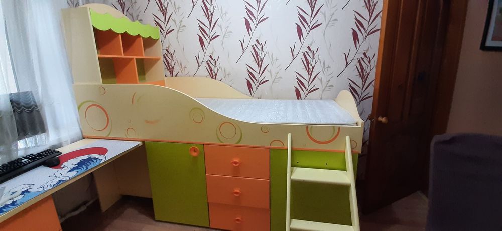 Детская кровать со столом