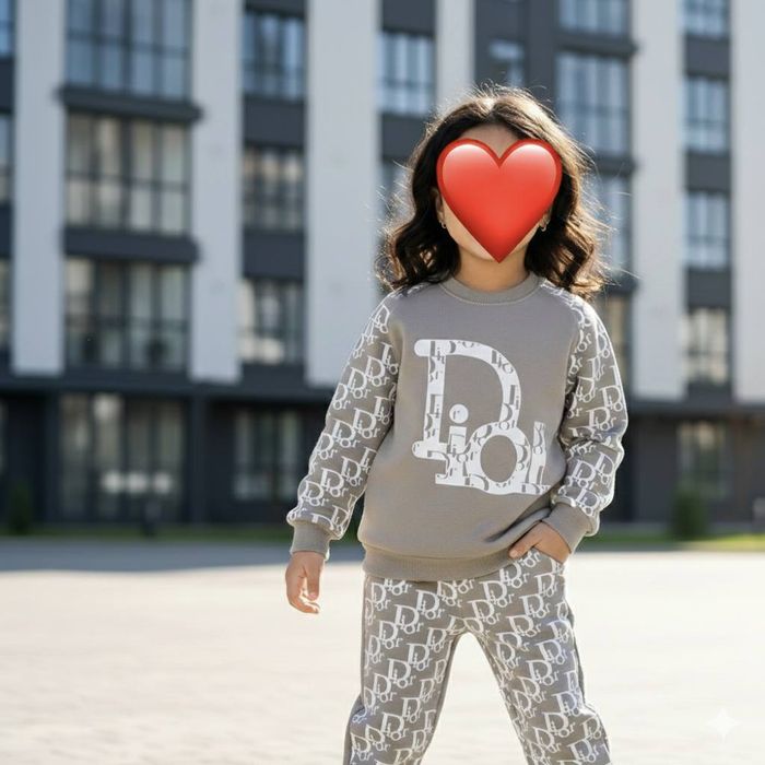 Продам детскую вещи