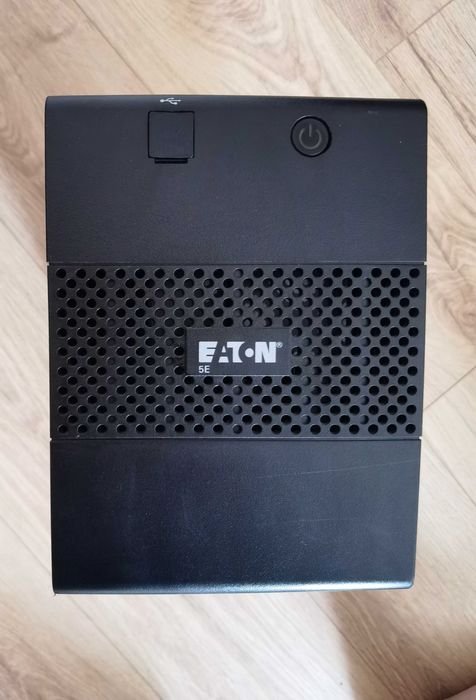 Продавам използван UPS-и Eaton 5E 2000VA, с нови батерии Sbat + гаранц