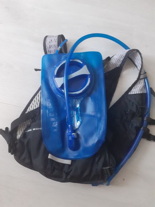 Bidon de apa Ausom și rucsac de hidratare