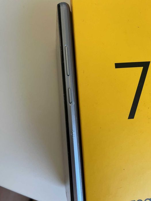 Продавам телефон realme 7i
