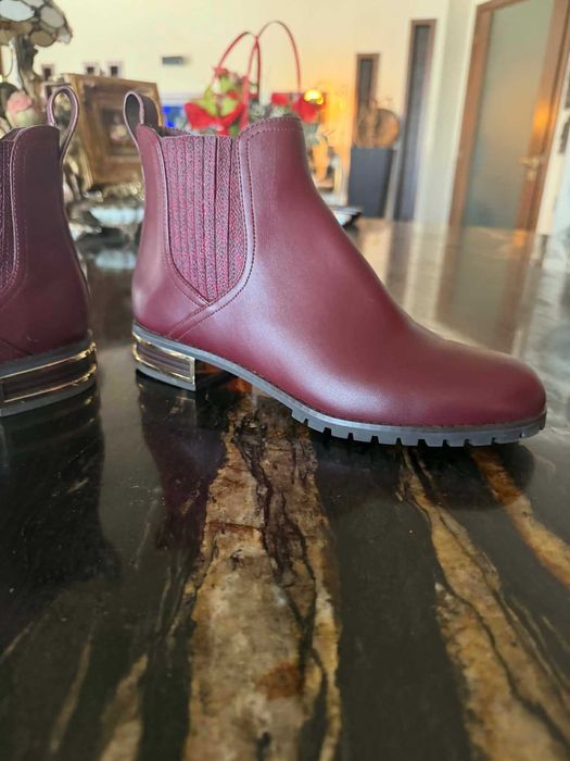 Продавам дамски боти от естествена кожа на Michael Kors като нови