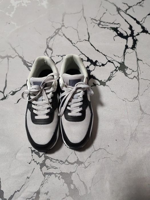 Продам кроссовки Nike Air Max 90.